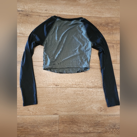 Romwe Grunge Punk Women's S US 4 Crop Top Skulls Roses Colorblock Raglan Sleeves - Picture 6 of 6